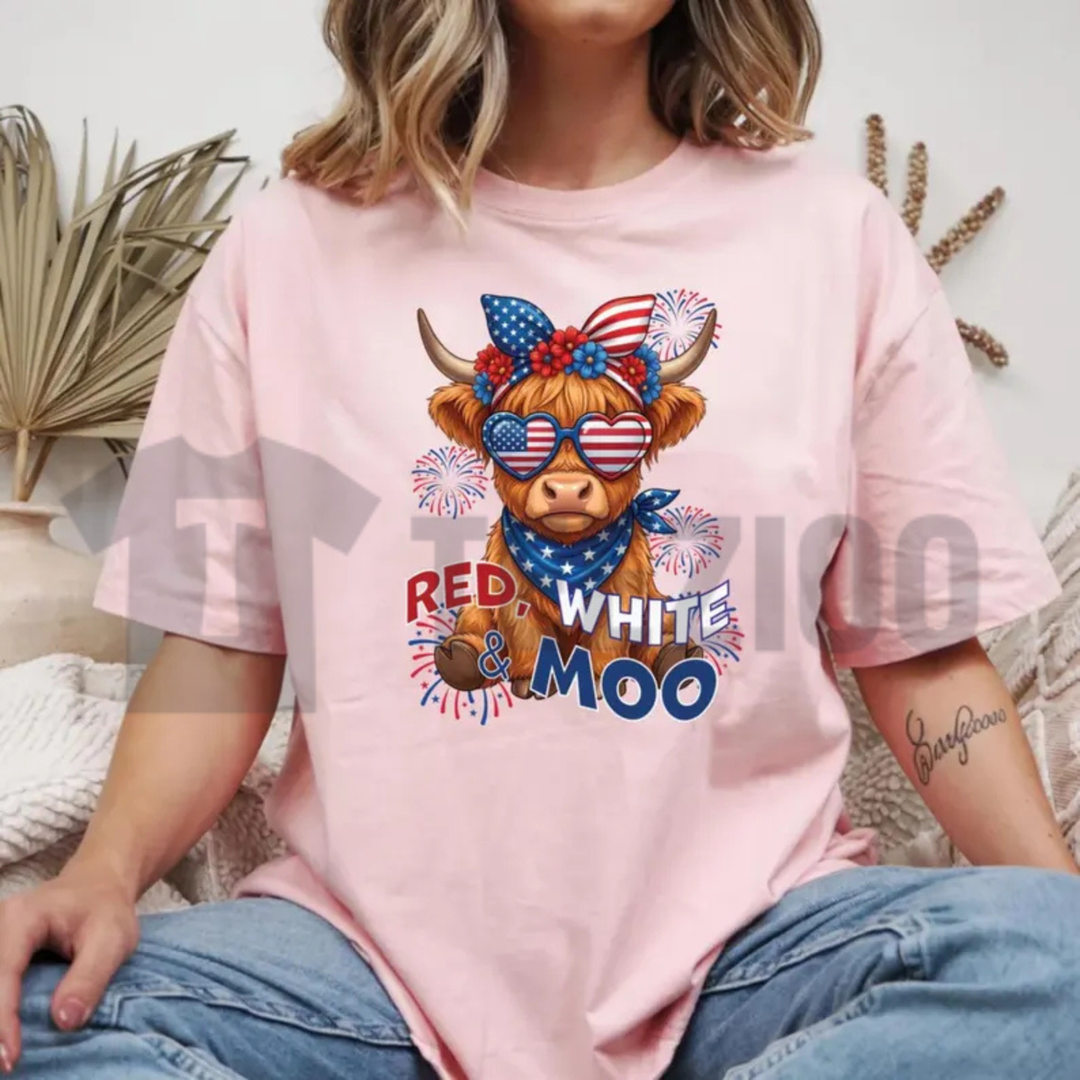 Red White and Moo Highland Cow Cute 4th of July Patriotic Graphic T-Shirt