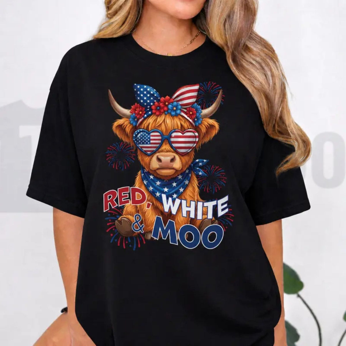 Red White and Moo Highland Cow Cute 4th of July Patriotic Graphic T-Shirt
